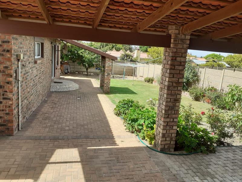 2 Bedroom Property for Sale in Albertinia Western Cape